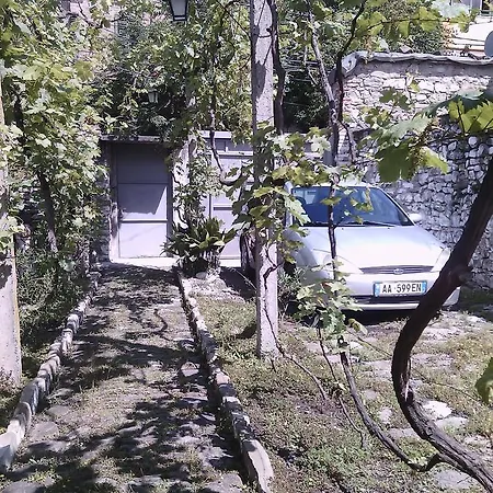 Antique House *